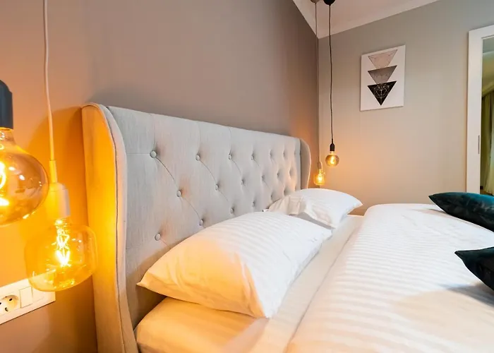 Hanna Studios - Belle In The Heart Of The Old Town